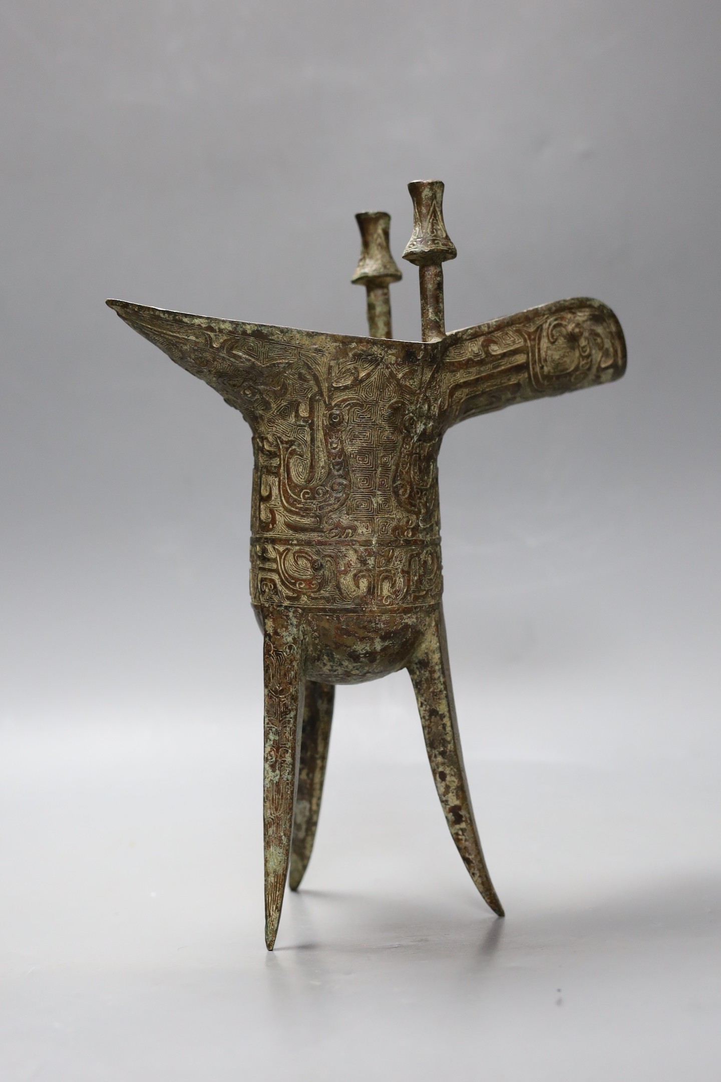 An Archaistic Chinese bronze ritual vessel, 29cm